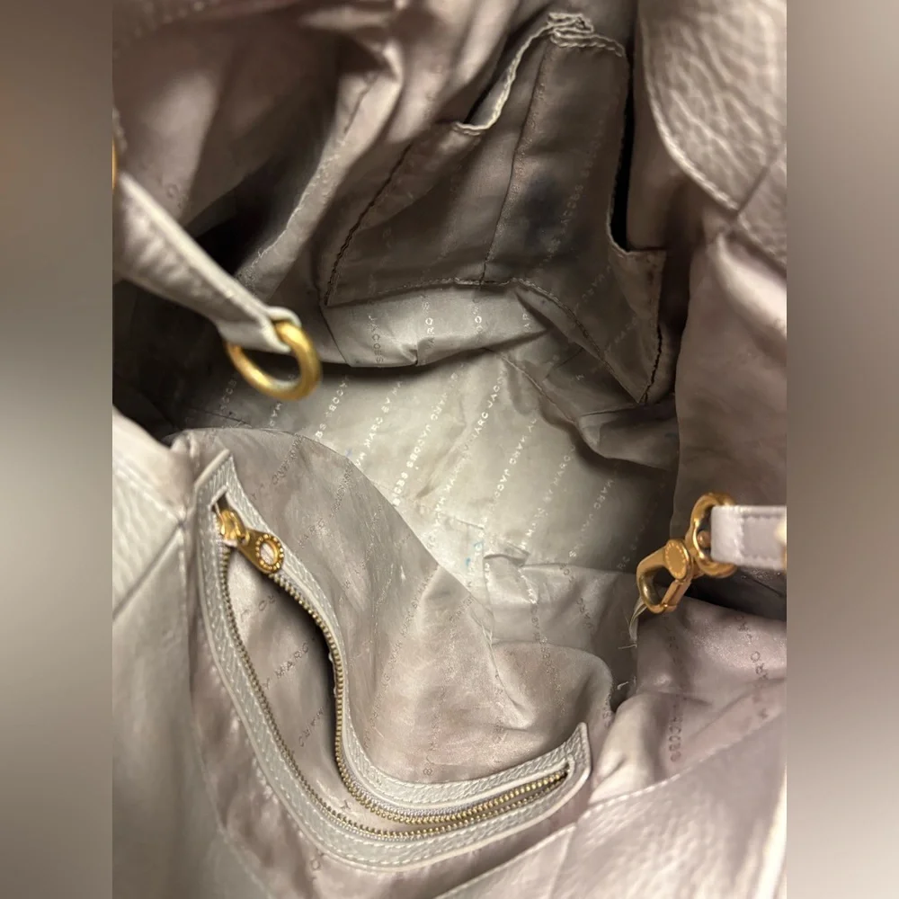 Marc Jacobs Gray Leather Shoulder Bag with Gold Accents - Picture 4 of 5